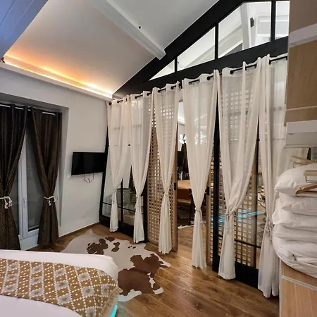 Standing 3 Pieces Apartment