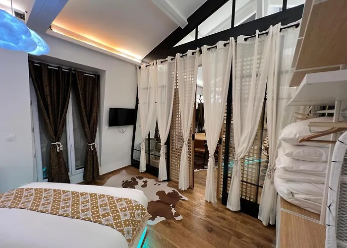 Standing 3 Pieces Apartment